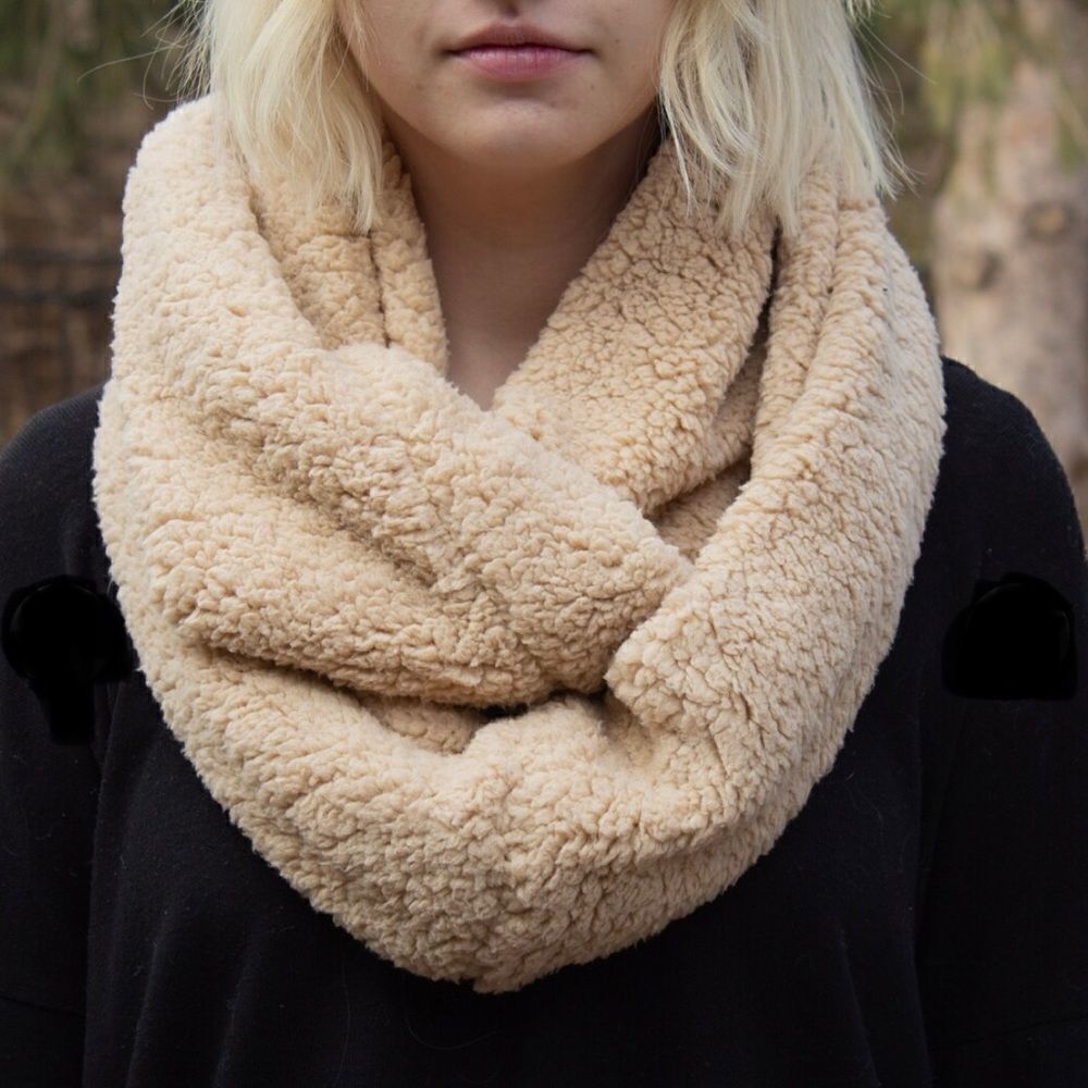 NWT West Loop Infinty Loop Tan, Camel, Beige Scarf super soft, cozy & warm!!!